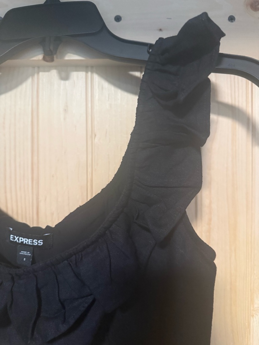 Express Black Ruffle Strap Crop Top - Picture 4 of 7